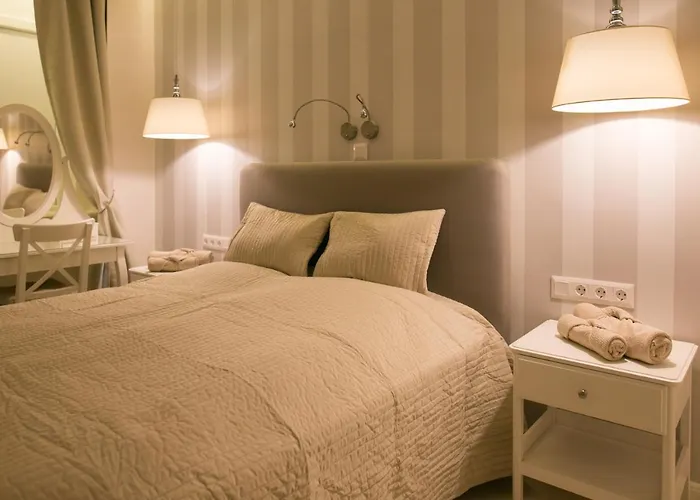 Panni Stylish Two Bedroom Flat By Andrassy Street *