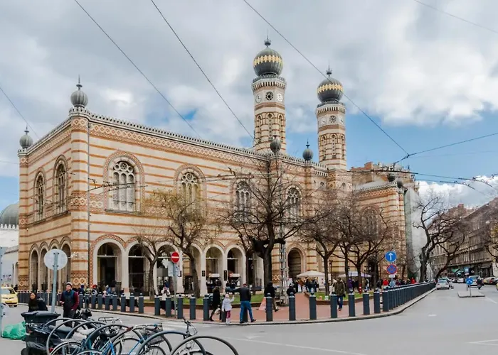 Panni Stylish Two Bedroom Flat By Andrassy Street Budapest
