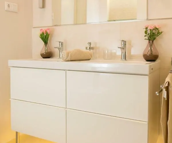 Panni Stylish Two Bedroom Flat By Andrassy Street * Budapest