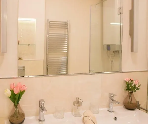 Panni Stylish Two Bedroom Flat By Andrassy Street Budapest