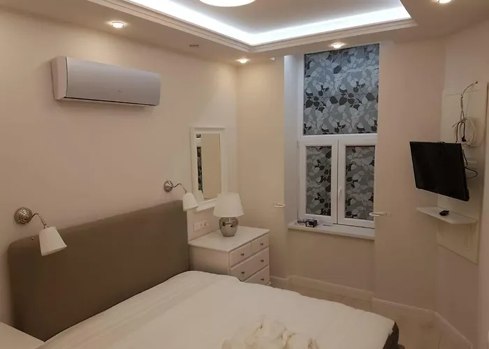 Panni Stylish Two Bedroom Flat By Andrassy Street *