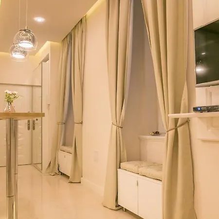 Panni Stylish Two Bedroom Flat By Andrassy Street דירה בודפשט