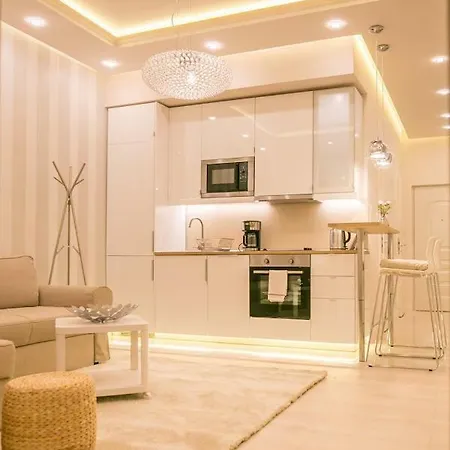 Panni Stylish Two Bedroom Flat By Andrassy Street
