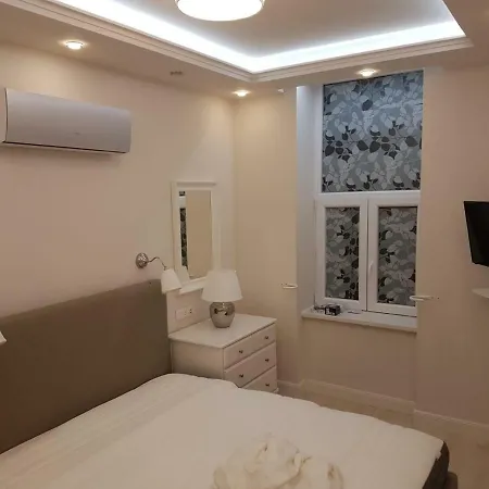 Panni Stylish Two Bedroom Flat By Andrassy Street *