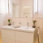 Panni Stylish Two Bedroom Flat By Andrassy Street