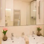 Panni Stylish Two Bedroom Flat By Andrassy Street Boedapest